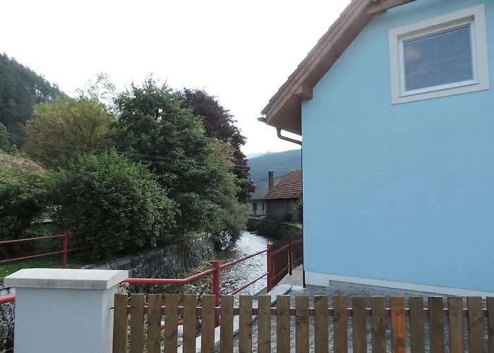 Apartmanovy Dom River 別荘 Blatnica
